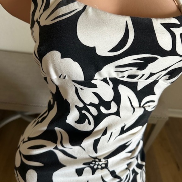 Cache size 8 Hawaiian print white and black party dress - Picture 9 of 12